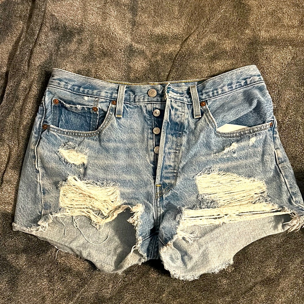 Levi Jean short, light wash